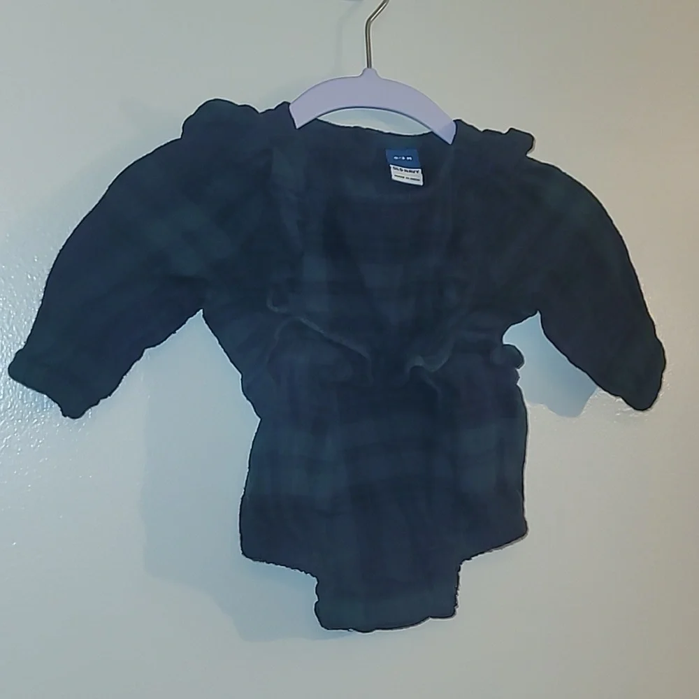 Old Navy baby girls flannel holiday onsie shoulder ruffles green and black LOT G